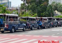 Songtaews and taxis ready to whisk US sailors into Pattaya’s hidden streets