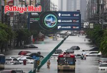 Bangkok floods disrupt travel with key roads still underwater