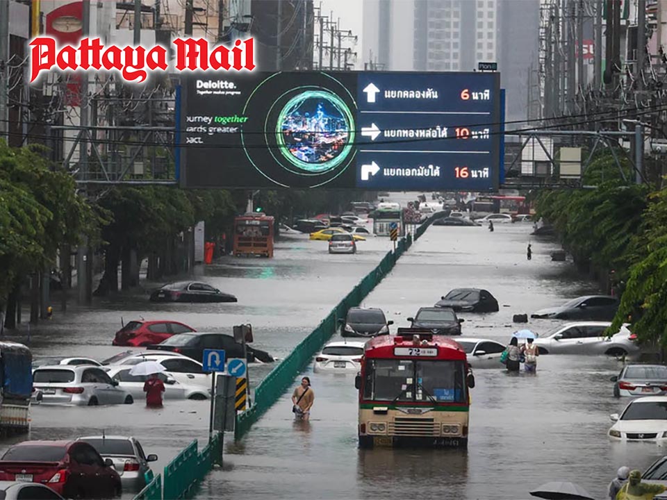 Bangkok floods disrupt travel with key roads still underwater