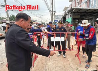 Chonburi governor leads search for foreigner missing in Pattaya flood canal