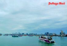 Koh Larn boats resume as Pattaya sea trips operate under weather watch