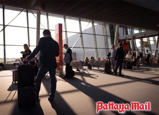 US airports open Gateside access to non-ticketed visitors after 25 years