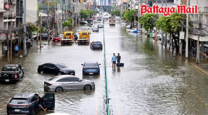 Floods cause 12.3 billion baht economic damage with Bangkok and Chonburi hit hardest