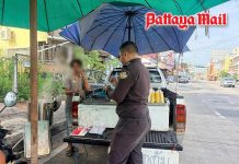 Pattaya officers warn sweet corn vendor over public space obstruction