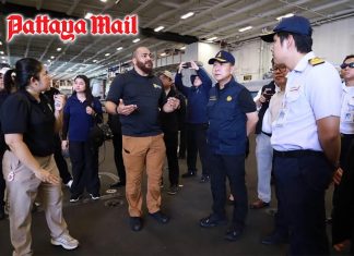 Chonburi Governor leads first Thai group aboard USS Abraham Lincoln