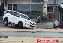 Flooded roadwork leaves drivers facing hidden danger in east Pattaya