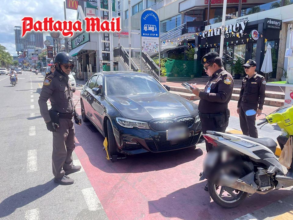 Pattaya keeps beach parking and sidewalks open for everyone