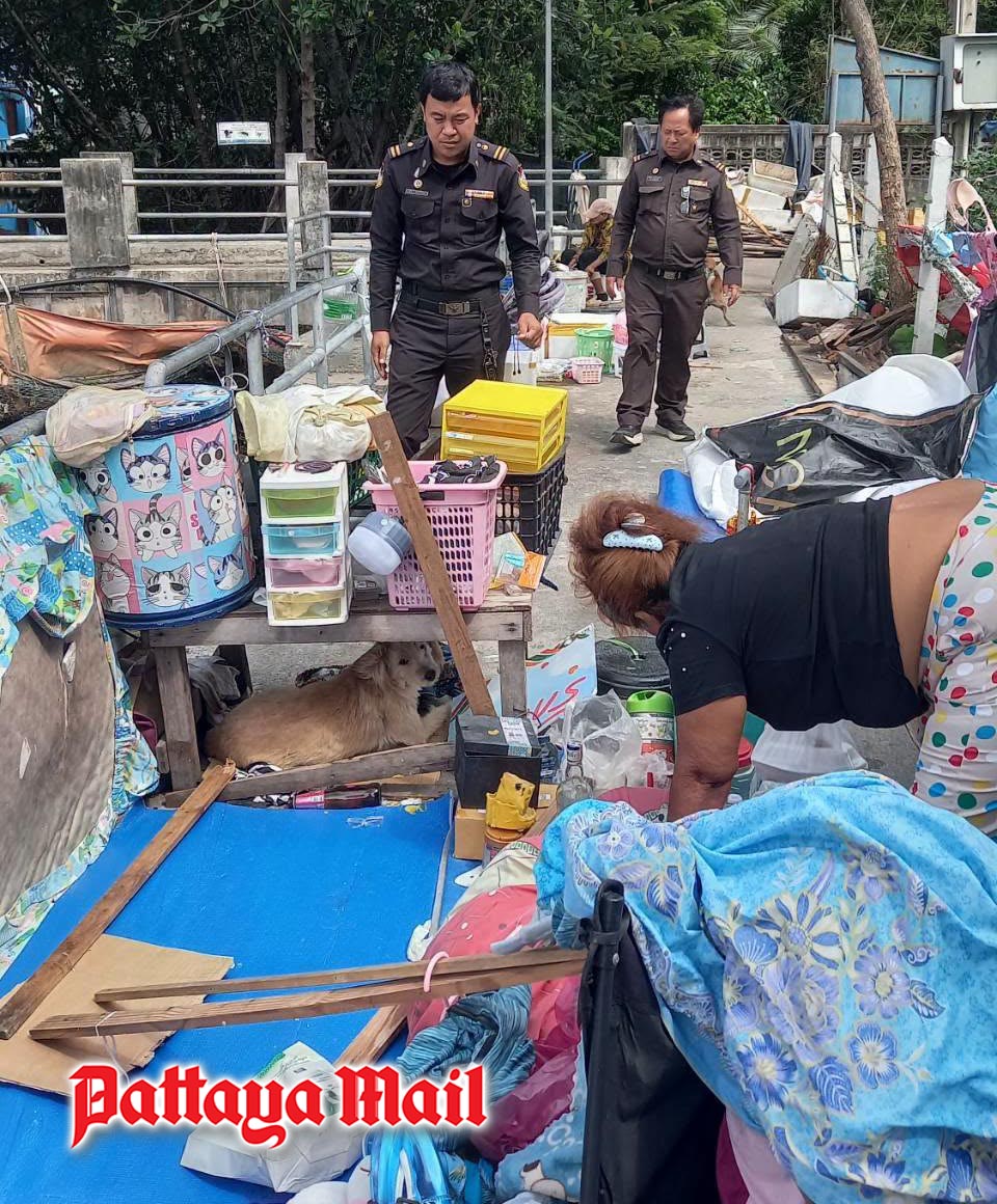Pattaya officials ask woman and dog to leave makeshift shelter in Naklua