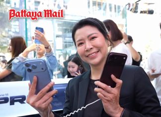 Bangkok buyers line up from dawn for iPhone 18 Pro launch