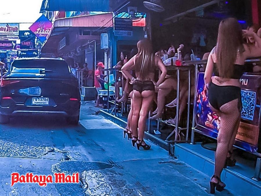 Pattaya beach workers defend turf ahead of US sailors’ arrival