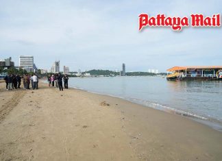 Pattaya races to remove parasailing and squid boats stranded on beach