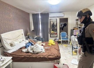 Chinese man threatens suicide with knife in Bangkok apartment