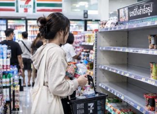 Flooding sends Bangkok shoppers to nearby convenience stores for essentials