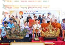 Surat Thani celebrates Phanom Phra tradition with miniature boat contest