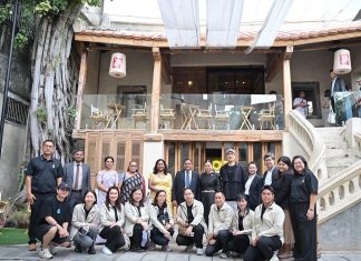 Sri Lankan tourism minister explores Bangkok’s creative side on Songwat walk
