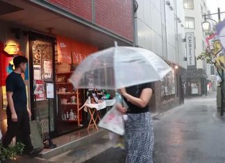 Typhoon Dujuan hits Japan, 1.67 million evacuated, Thailand travelers check flights