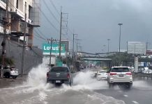 Heavy rain floods Sukhumvit Road in South Pattaya, traffic slows