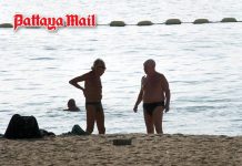Pattaya beaches draw holiday crowds under sunny late-rainy-season skies