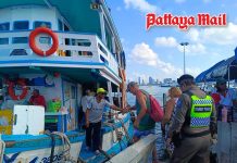 Watch your step, wear your life jacket, Pattaya Tourist Police remind Koh Larn visitors