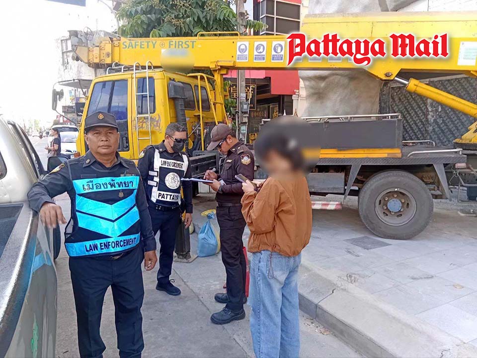 Pattaya officials fine crane operator for placing stabilizers on pavement