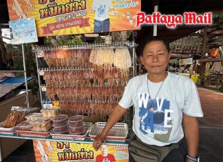 Rayong’s charcoal-grilled squid stop serves up a signature seafood sauce