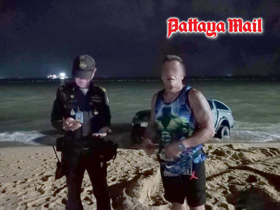 Greek tourist gets pickup truck stuck in Jomtien Beach sand testing its capabilities