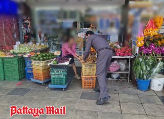 Pattaya officials remove goods obstructing public space at Wat Chai Market