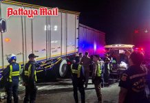 Trailer truck with makeshift wheel fix crashes into pickup on Samut Prakan expressway