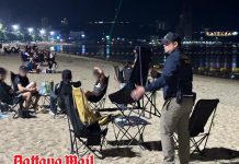 Pattaya seizes beach mats and chairs rented out illegally to tourists