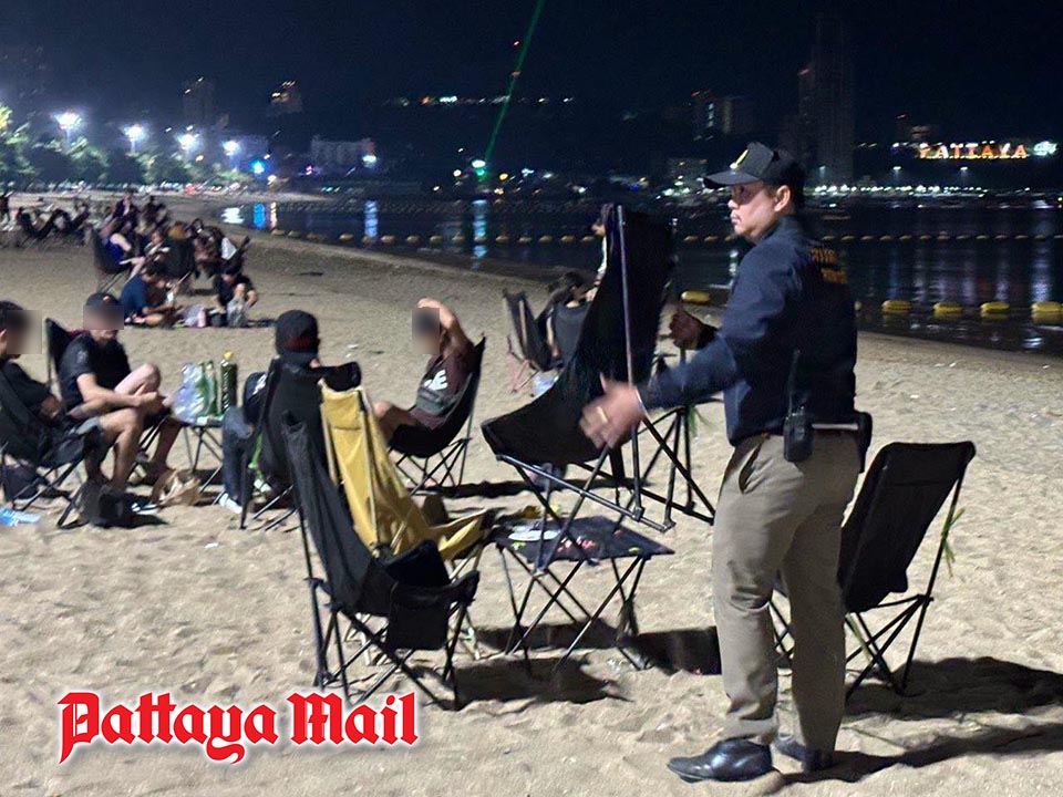 Pattaya seizes beach mats and chairs rented out illegally to tourists