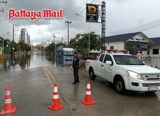 Sudden heavy rain floods Pattaya roads, shuts junction and disrupts traffic