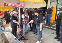 Bangkok officials enforce sidewalk rules at Chatuchak fish market