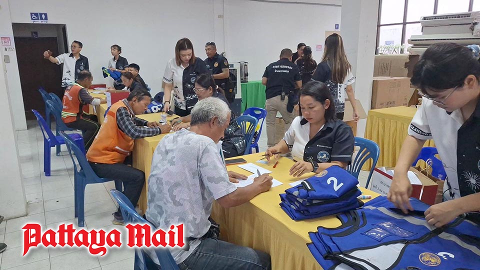 Pattaya motorcycle taxi drivers get 550 baht refunds for blue vests