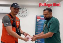 Pattaya motorcycle taxi driver returns wallet with 16,000 baht to Indian tourist