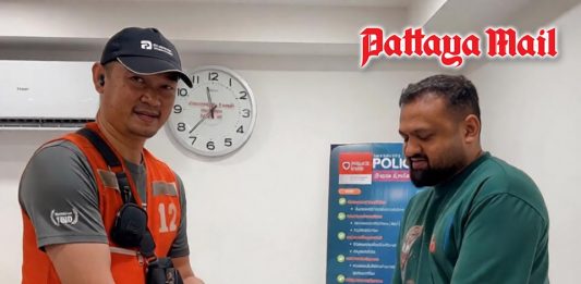 Pattaya motorcycle taxi driver returns wallet with 16,000 baht to Indian tourist