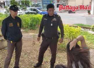 Transgender woman shouts and exposes herself outside Pattaya school