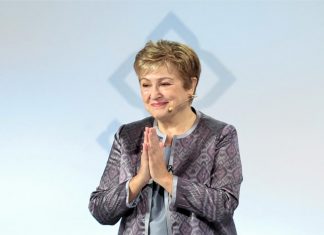 IMF chief praises Thai silk and predicts brighter economic future for Thailand