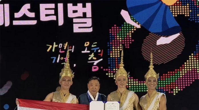 Thai mask dance troupe wins two runner-up awards in South Korea